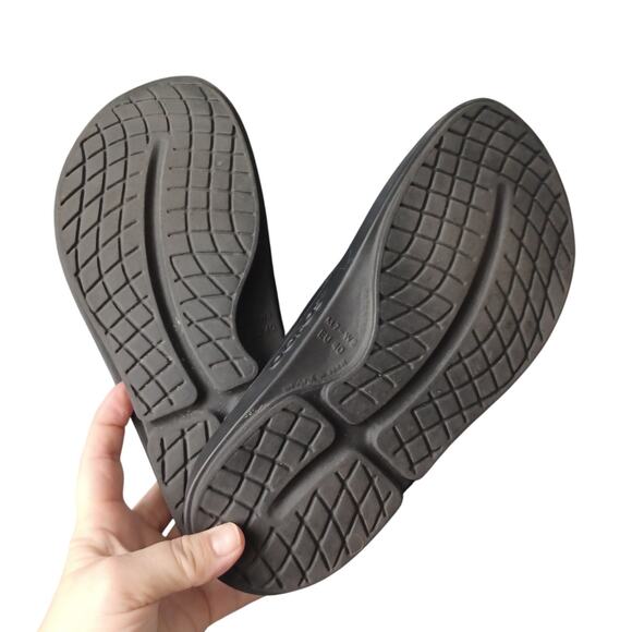 OOFOS Men's/ Women's OOAHH Slide Sandal- Black Mens 7 Womens 9 EU 40 - Picture 3 of 7